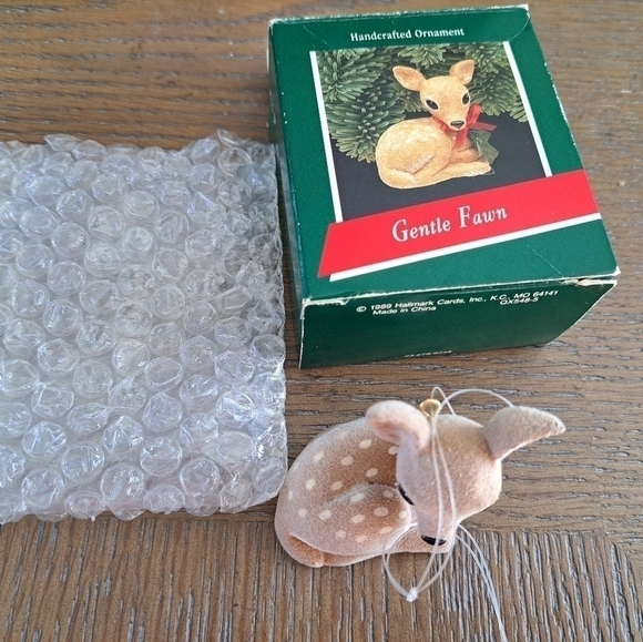 Vintage Flocked Deer Ornament Gentle Fawn Hallmark Keepsake 1989 Box Collectible - Picture 8 of 12